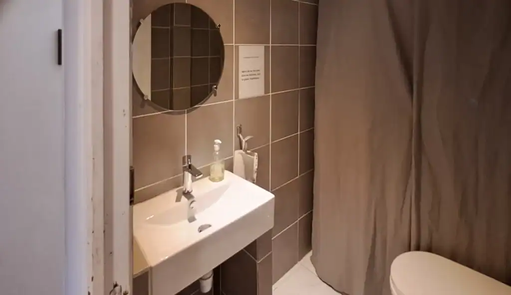 Un des 3 WC du gîte 6 pièces.