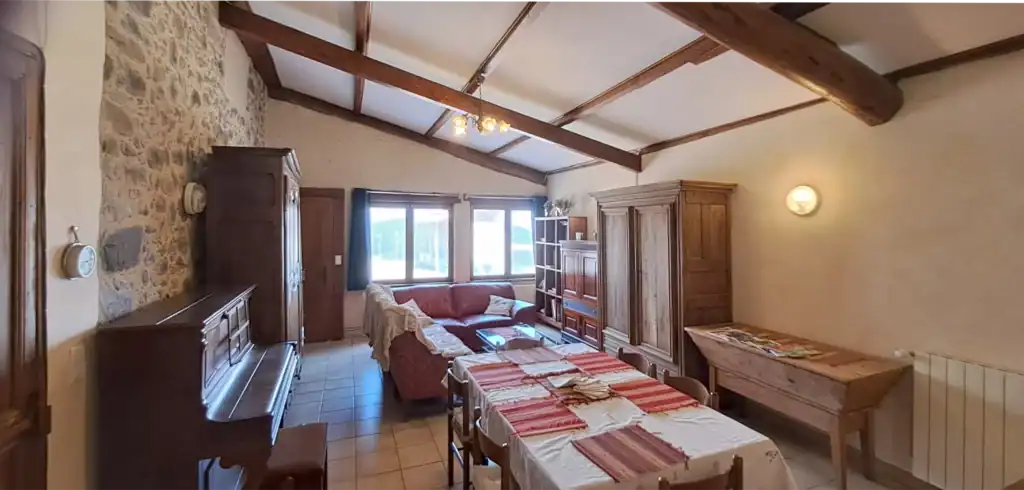 le salon salle à manger du gîte 6 pièces.