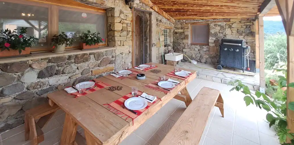 terrasse couverte Ouest du gîte 6 pièces.